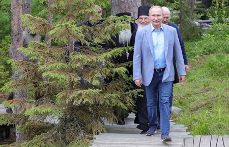 Putin 61 minlik idman ayaqqabısı geyindi – FOTO