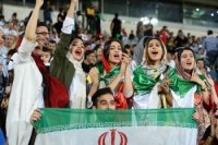 İranda qadınların stadiona girişinə icazə verildi