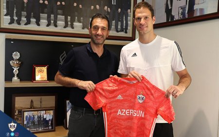 Beqoviç “Qarabağ”la rəsmi müqavilə imzaladı - Foto