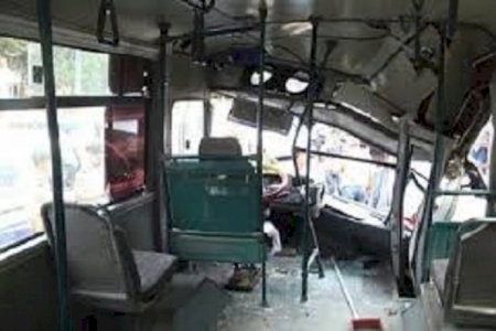 Marşrut avtobusu qəzaya düşdü, xəsarət alanlar var - Foto