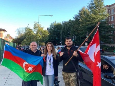 ABŞ-da yaşayan azərbaycanlılar "Ağ ev"in qarşısına toplaşıb - Fotolar