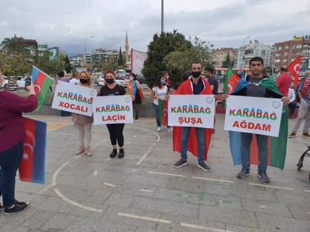 Antalyada Gəncə terroruna etiraz aksiyası - FOTO