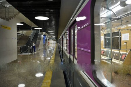 Bakı metrosunda problem: Sərnişinlər boşaldıldı